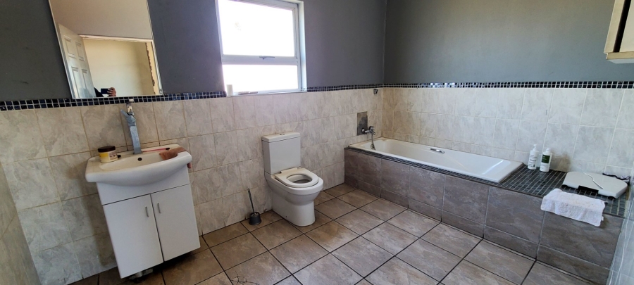 5 Bedroom Property for Sale in Malibu Village Western Cape